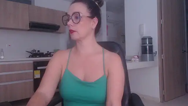 Snapshot of LovePaula chatting on 06-29-26, 11:16 LovePaula online show from 06-29-26, 11:16