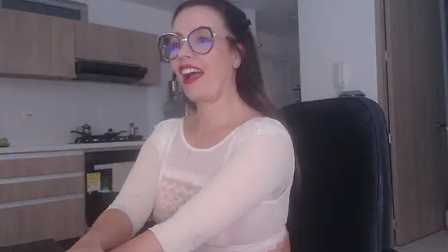 Snapshot of LovePaula chatting on 07-12-26, 11:45 LovePaula online show from 07-12-26, 11:45