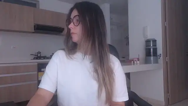 Snapshot of LovePaula chatting on 07-19-26, 01:31 LovePaula online show from 07-19-26, 01:31