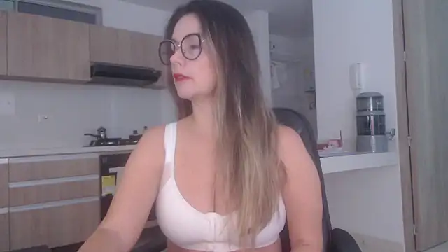 Snapshot of LovePaula chatting on 07-22-26, 11:57 LovePaula online show from 07-22-26, 11:57