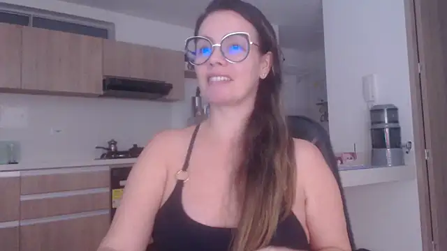 Snapshot of LovePaula chatting on 07-25-26, 12:31 LovePaula online show from 07-25-26, 12:31