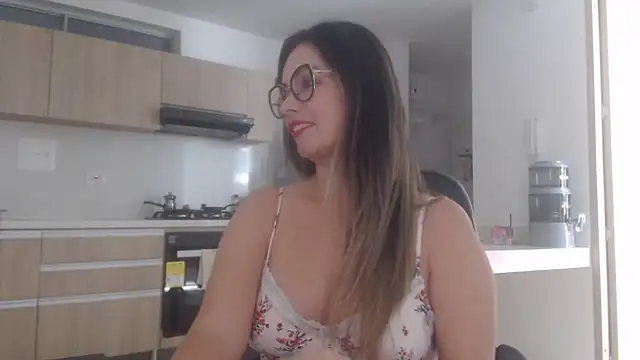 Snapshot of LovePaula chatting on 07-31-26, 06:51 LovePaula online show from 07-31-26, 06:51