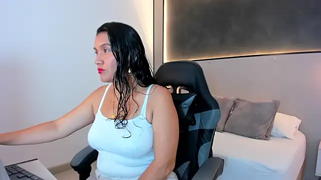 zoee zi online show from 10-16-25, 07:15