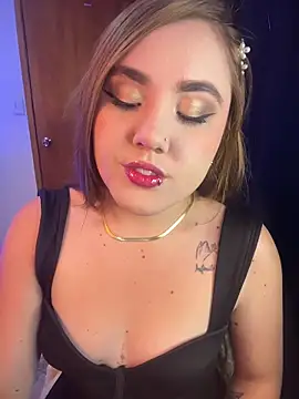 Snapshot of Dakota_Greys chatting on 10-18-25, 01:45 Dakota Greys online show from 10-18-25, 01:45