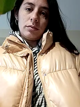 Snapshot of lucixxx14 chatting on 09-25-25, 04:21 lucixxx14 online show from 09-25-25, 04:21