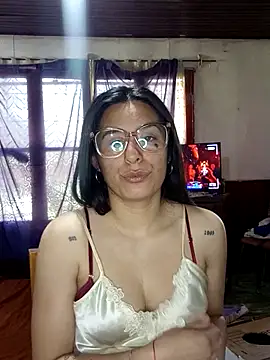 Snapshot of lucixxx14 chatting on 10-16-25, 04:08 lucixxx14 online show from 10-16-25, 04:08