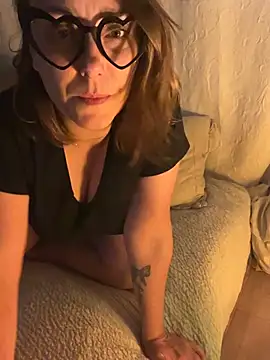 Snapshot of Reine_du_Vice84 chatting on 01-11-26, 04:01 Reine du Vice84 online show from 01-11-26, 04:01