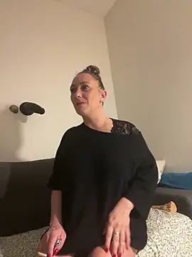 Snapshot of Reine_du_Vice84 chatting on 02-06-26, 07:02 Reine du Vice84 online show from 02-06-26, 07:02