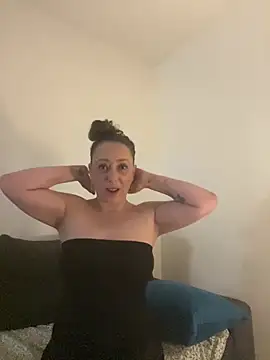 Snapshot of Reine_du_Vice84 chatting on 02-06-26, 09:40 Reine du Vice84 online show from 02-06-26, 09:40