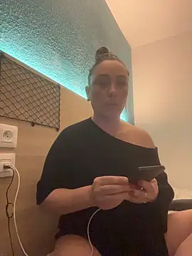 Snapshot of Reine_du_Vice84 chatting on 02-18-26, 10:33 Reine du Vice84 online show from 02-18-26, 10:33