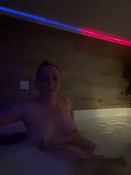 Snapshot of Reine_du_Vice84 chatting on 02-23-26, 01:36 Reine du Vice84 online show from 02-23-26, 01:36