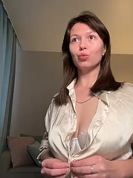 EllaCanny online show from 05-05-26, 03:47