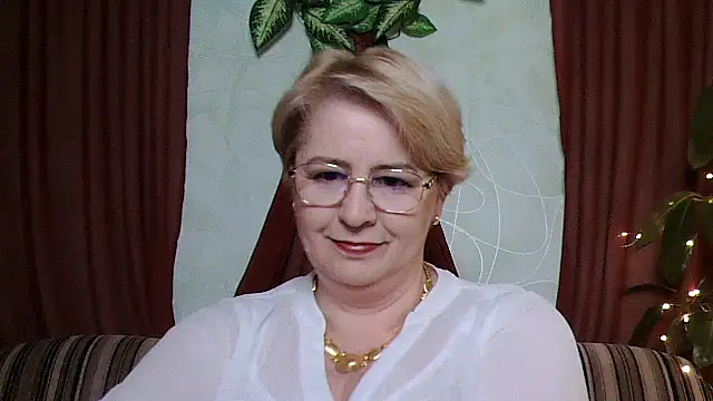 Snapshot of Selena-Velvet chatting on 10-01-25, 12:22 Selena-Velvet online show from 10-01-25, 12:22