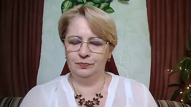 Snapshot of Selena-Velvet chatting on 10-03-25, 12:24 Selena-Velvet online show from 10-03-25, 12:24