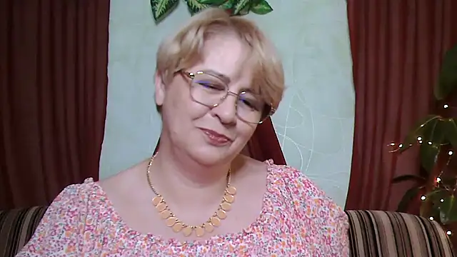 Snapshot of Selena-Velvet chatting on 10-04-25, 12:58 Selena-Velvet online show from 10-04-25, 12:58