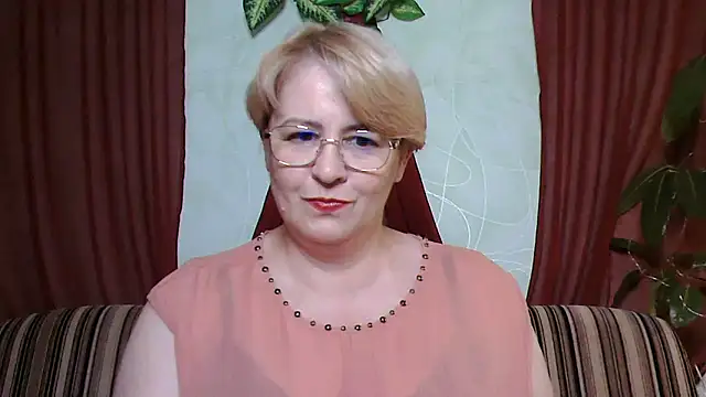 Snapshot of Selena-Velvet chatting on 10-05-25, 12:58 Selena-Velvet online show from 10-05-25, 12:58