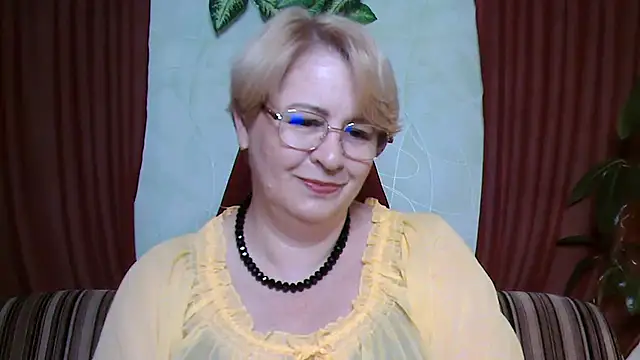 Snapshot of Selena-Velvet chatting on 10-08-25, 12:25 Selena-Velvet online show from 10-08-25, 12:25