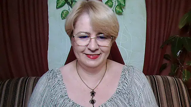 Snapshot of Selena-Velvet chatting on 10-12-25, 01:21 Selena-Velvet online show from 10-12-25, 01:21