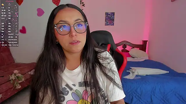 Snapshot of SophieLAmour chatting on 10-04-25, 11:58 SophieLAmour online show from 10-04-25, 11:58