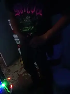 Snapshot of HungHangup chatting on 10-10-25, 02:27 HungHangup online show from 10-10-25, 02:27