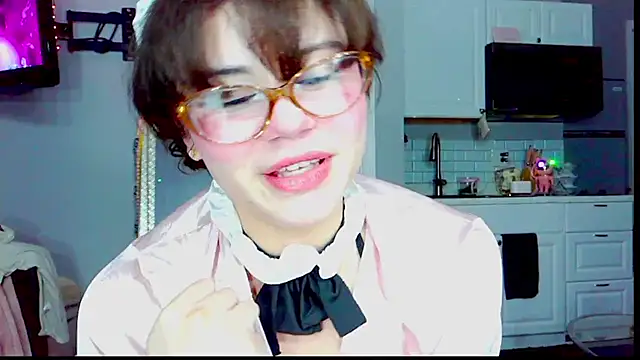 Snapshot of LunaMilav chatting on 09-27-25, 02:27 LunaMilav online show from 09-27-25, 02:27
