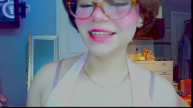 Snapshot of LunaMilav chatting on 09-28-25, 04:18 LunaMilav online show from 09-28-25, 04:18