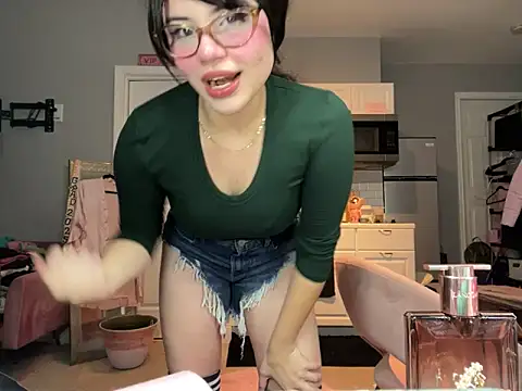 Snapshot of LunaMilav chatting on 10-11-25, 02:11 LunaMilav online show from 10-11-25, 02:11