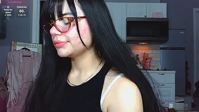 Snapshot of LunaMilav chatting on 10-16-25, 12:00 LunaMilav online show from 10-16-25, 12:00