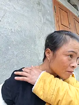 Snapshot of xuxulovezz chatting on 10-24-25, 06:54 xuxulovezz online show from 10-24-25, 06:54