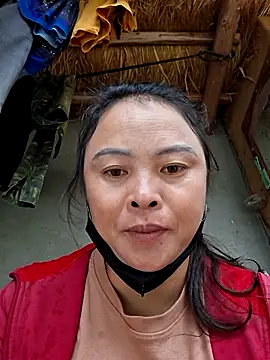 Snapshot of xuxulovezz chatting on 11-17-25, 12:27 xuxulovezz online show from 11-17-25, 12:27