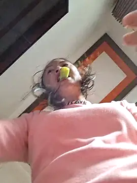 Snapshot of xuxulovezz chatting on 11-22-25, 09:08 xuxulovezz online show from 11-22-25, 09:08