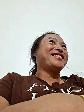 Snapshot of xuxulovezz chatting on 11-27-25, 12:18 xuxulovezz online show from 11-27-25, 12:18