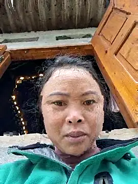 Snapshot of xuxulovezz chatting on 12-18-25, 01:55 xuxulovezz online show from 12-18-25, 01:55