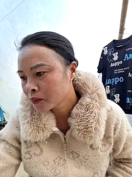 xuxulovezz online show from 12-19-25, 01:23