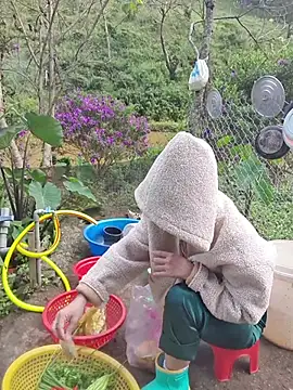 Helen-Tran online show from 10-29-25, 02:58