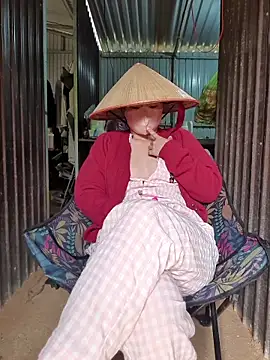 Helen-Tran online show from 11-27-25, 02:24