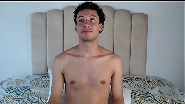 Snapshot of aroncooper1 chatting on 10-31-25, 03:57 aroncooper1 online show from 10-31-25, 03:57