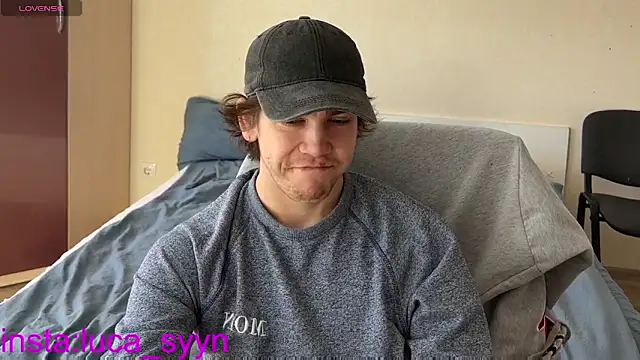 Snapshot of luca_syn chatting on 10-06-25, 08:34 luca syn online show from 10-06-25, 08:34