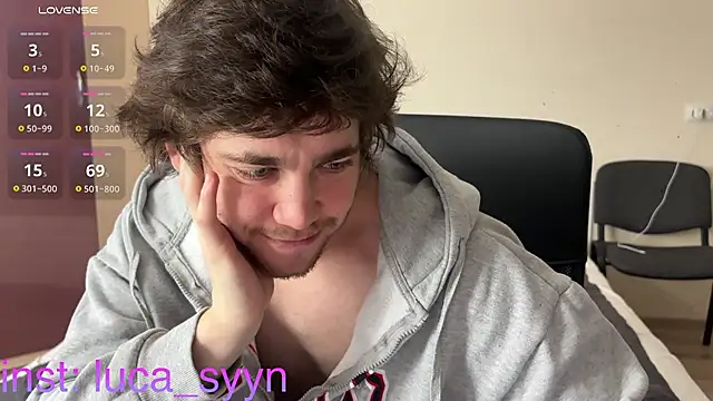 Snapshot of luca_syn chatting on 10-16-25, 10:05 luca syn online show from 10-16-25, 10:05