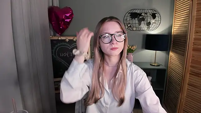 elliupp online show from 10-08-25, 08:23