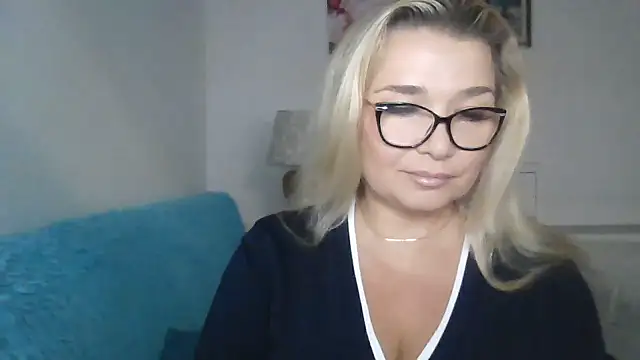 Myrienna online show from 09-30-25, 07:41
