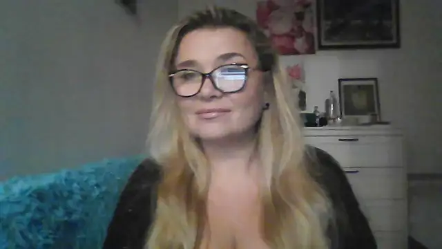 Myrienna online show from 10-03-25, 10:40