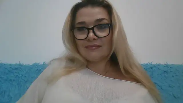 Myrienna online show from 10-23-25, 11:42