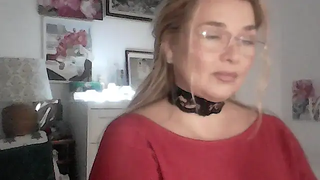 Myrienna online show from 11-24-25, 08:19