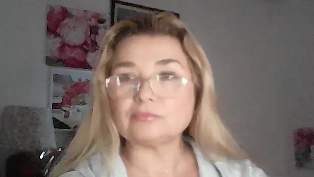 Myrienna online show from 11-26-25, 11:06