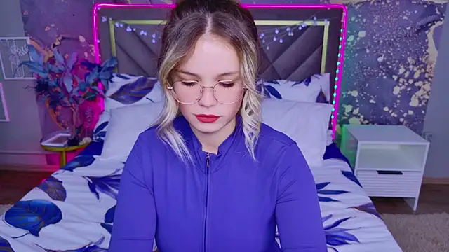 KellyHayden online show from 10-03-25, 10:23