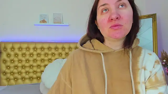 TrishaDarks online show from 04-05-26, 05:04