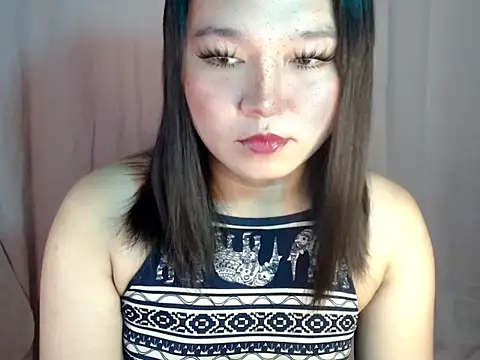 Eyes-on-me online show from 10-26-25, 08:59