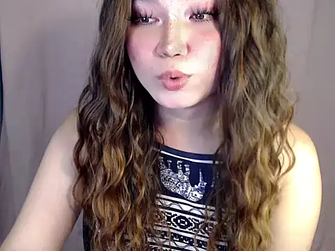 Eyes-on-me online show from 11-23-25, 04:18