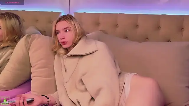 Snapshot of RobertDevine chatting on 12-16-25, 03:39 RobertDevine online show from 12-16-25, 03:39